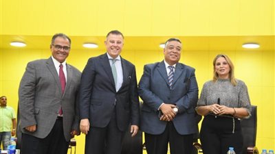 رئيس جامعة عين شمس يفتتح مدرج أ.د. مهدى علام بكلية الآداب بعد تجديده