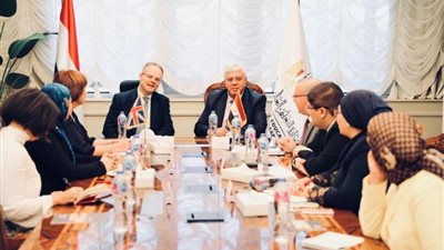 وزير التعليم العالي يستقبل السفير البريطاني بالقاهرة لبحث تعزيز التعاون المشترك