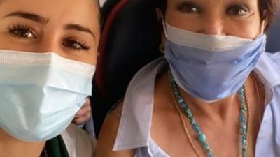 بسبب كورونا.. لبلبة وعائشة بن أحمد بالكمامة في أحدث ظهور لهما