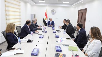 وزير التعليم العالي يتابع منظومة العمل بمراكز التميز بجامعتي القاهرة والإسكندرية