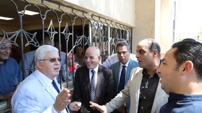 وزير التعليم العالي يتفقد أعمال مكتب التنسيق الرئيسي بجامعة عين شمس