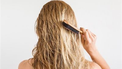 خلي بالك.. عادات سيئة تؤدي لتساقط الشعر