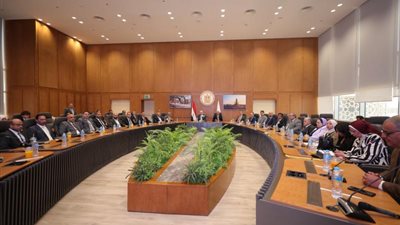 وزير التعليم العالي يشهد توقيع عقود تصميم وتصنيع أول سيارة كهربائية مصرية محلية الصنع