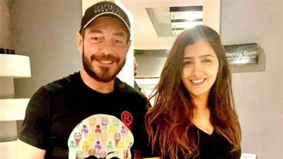 أحمد زاهر يشارك جمهوره بصورة مع مي عمر من كواليس ”لؤلؤ”