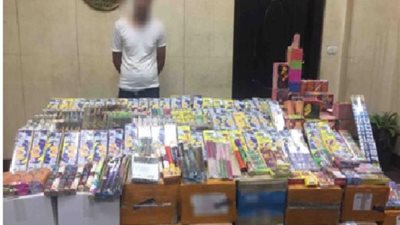 ضبط كميات كبيرة من الألعاب النارية بحوزة أحد الأشخاص بالقاهرة بقصد الإتجار