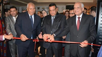 وزير التنمية المحلية ومحافظ الجيزة يفتتحان معرض الحرف التراثية والمنتجات اليدوية