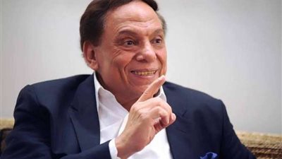 حقيقة اعتزال عادل إمام الفن وتفاصيل حالته الصحية