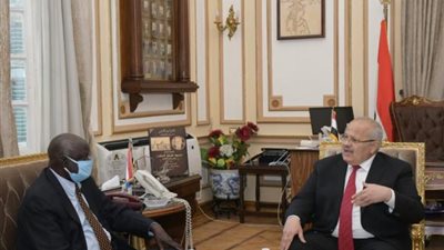 بالصور .. رئيس جامعة القاهرة يلتقي وزير التعليم العالي بجنوب السودان لبحث سبل التعاون المشترك مع جامعات جنوب السودان