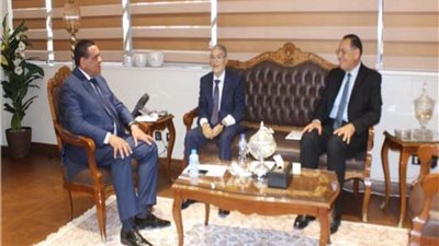 وزير التنمية المحلية يُتابع بدء تشغيل المجمعات الحكومية بقرى «حياة كريمة» في الشرقية والمنيا