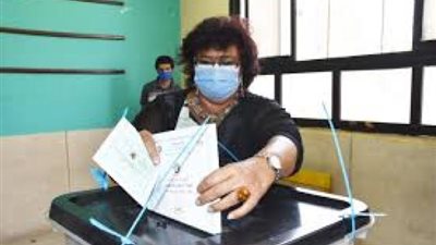 وزيرة الثقافة تدلي بصوتها في انتخابات مجلس النواب