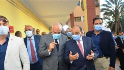 وزير التنمية المحلية ومحافظ الجيزة يتفقدان سير العملية الانتخابية