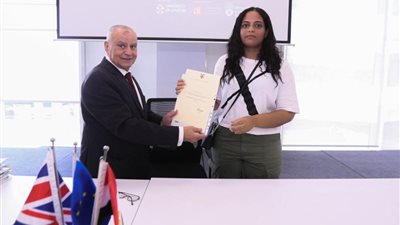 الجامعات الأوروبية في مصر تحتفل بتسلم الطلاب شهادة جامعة لندن وتمنح السابعة على الجمهورية أدبي منحة كاملة ببرنامج السيكولوجي