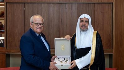 رئيس هيئة علماء المسلمين يكرم الخشت خلال مشاركته فى مؤتمر رابطة الجامعات الإسلامية بالمملكة المغربية