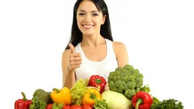 هذه الأطعمة تساعد في إطالة الشعر.. تعرفي عليها