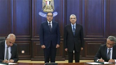 رئيس الوزراء يشهد توقيع وثيقة مشروع إنتاج الكهرباء من الرياح غرب سوهاج