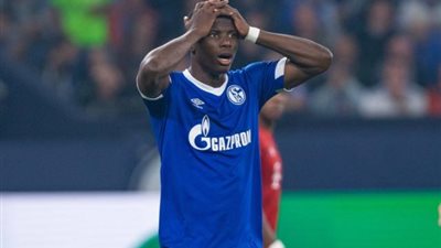 بوروسيا مونشنجلادباخ يدين الإهانات العنصرية للاعبه