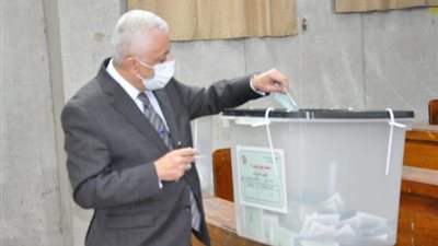 بالصور.. «شوقي» يدلي بصوته في انتخابات مجلس النواب