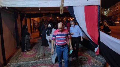 إقبال كثيف بلجان الاقتراع فى الشيخ زايد