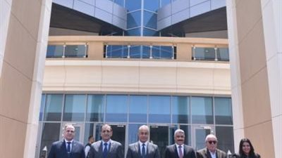 شاهد.. تفاصيل جولة وزير العمل بأكبر مجمع  للإصدارات الذكية والمؤمنة  في الشرق الأوسط