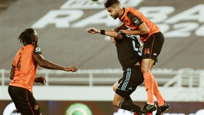 نهضة بركان يفوز على بيراميدز بهدف ويتوج بطلا للكونفدرالية