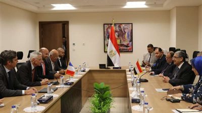 الكهرباء: اتخاذ عدد من الإجراءات المهمة للاستفادة من الإمكانيات الهائلة من الطاقة المتجددة