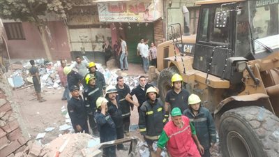 محافظ القاهرة يتابع  رفع أنقاض العقار المنهار بحدائق القبة