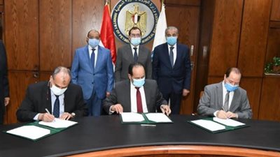 بروتوكول تعاون مشترك بين وزارات البترول والتموين والتنمية المحلية لتوصيل الغاز الطبيعى إلى المخابز البلدية