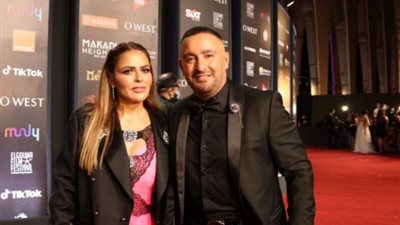 أحمد السقا يعلق على إطلالة زوجته في الجونة : لبستها الجاكيت بتاعي