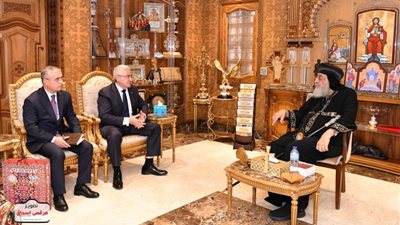 شاهد.. تفاصيل لقاء البابا مع سفير أذربيچان