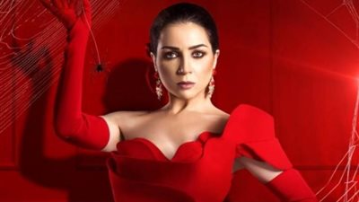 بفستان أحمر .. مي عز الدين تتصدر البوستر الرسمي لمسلسلها الجديد ”خيط حرير”