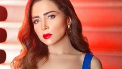 بنبوناية الشاشة.. حجاج عبد العظيم يهنىء مي عز الدين على ”خيط حرير”