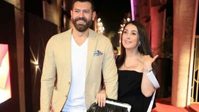 ”وايدك علي كتفي أنا ممكن أواجه العالم”.. رسالة رومانسية من كندة علوش لـ عمر يوسف.. تعرف عليها