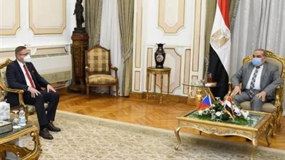 وزير الإنتاج الحربي يلتقى سفير التشيك لبحث سبل التعاون المشترك بين البلدين