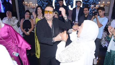 أحمد زكريا يشعل حفل زفاف  نجلة مصممة الأزياء چينا سلطان بحضور نجوم الفن