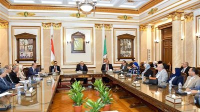 الخشت يترأس الاجتماع التنفيذى للانتهاء من التجهيزات الأكاديمية لجامعة القاهرة الدولية