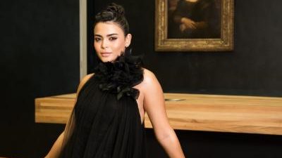 أسماء جلال تتألق في ليلة ساحرة تحت هرم اللوفر الأيقوني مع لانكوم