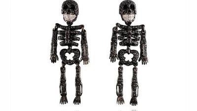 آخر تقاليع كورونا «الهياكل العظمية».. تعرف على أغرب تصاميم المجوهرات احتفالًا بهالوين 2020