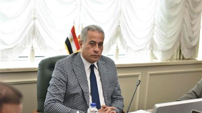 264 مادة.. «شحاتة» يبحث ملاحظات مشروع قانون العمل الجديد