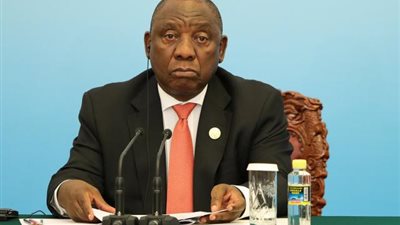 رئيس جنوب أفريقيا يعزل نفسه بعد مخالطته لمصابين بكورونا