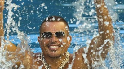 عمرو دياب يشوق جمهوره لأغنيته الجديدة ”المعنوية مرتفعة”