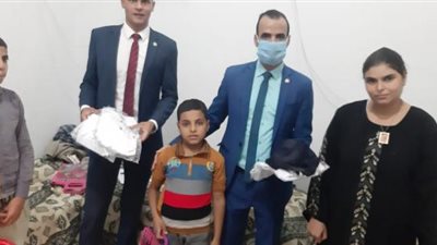 ”القومى لأسر الشهداء” يوزع هدايا بمناسبة العام الدراسى الجديد بالمنيا
