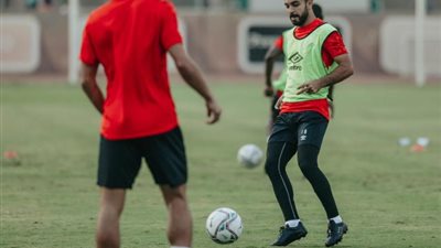 ”أفشة” يشارك في مران الأهلي استعدادا لطلائع الجيش