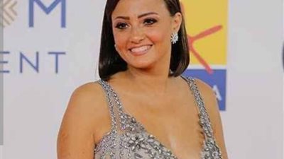 بشرى تعبر عن استيائها من تصريحات الناقد طارق الشناوى