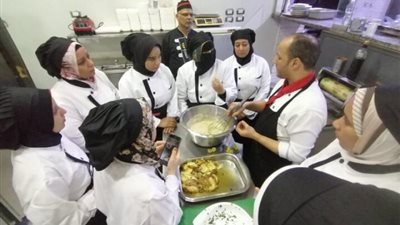 أبرزها التجميل والفندقة.. بدء تدريب 300 سيدة علي 6 مهن «مجانًا»