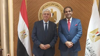 قرار وزاري بتكليف الدكتور شريف صالح قائمًا بعمل رئيس قطاع الشئون الثقافية والبعثات بالتعليم العالي