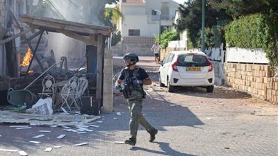 إسرائيل تبدأ نقل سكان بلدات غلاف غزة إلى إيلات