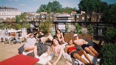 ابنة عمرو دياب تحتفل بعيد ميلاد صديقها بـ ”البكيني”.. ومتابعوها: فين بابا