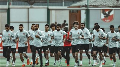 تدريبات بدنية للاعبي الأهلي قبل مواجهة الطلائع.. ومعلول يواصل التأهيل
