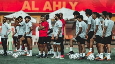 الأهلي يخصص فقرة للتسديد على المرمي تحت إشراف كيفين جونسون
