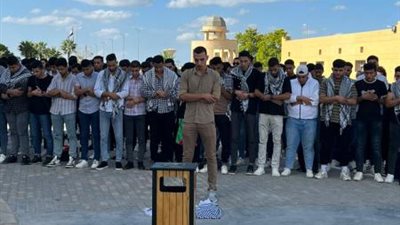 طلاب جامعة سيناء يؤدون صلاة الغائب على أرواح الفلسطينين ويدينون استهداف المدنيين